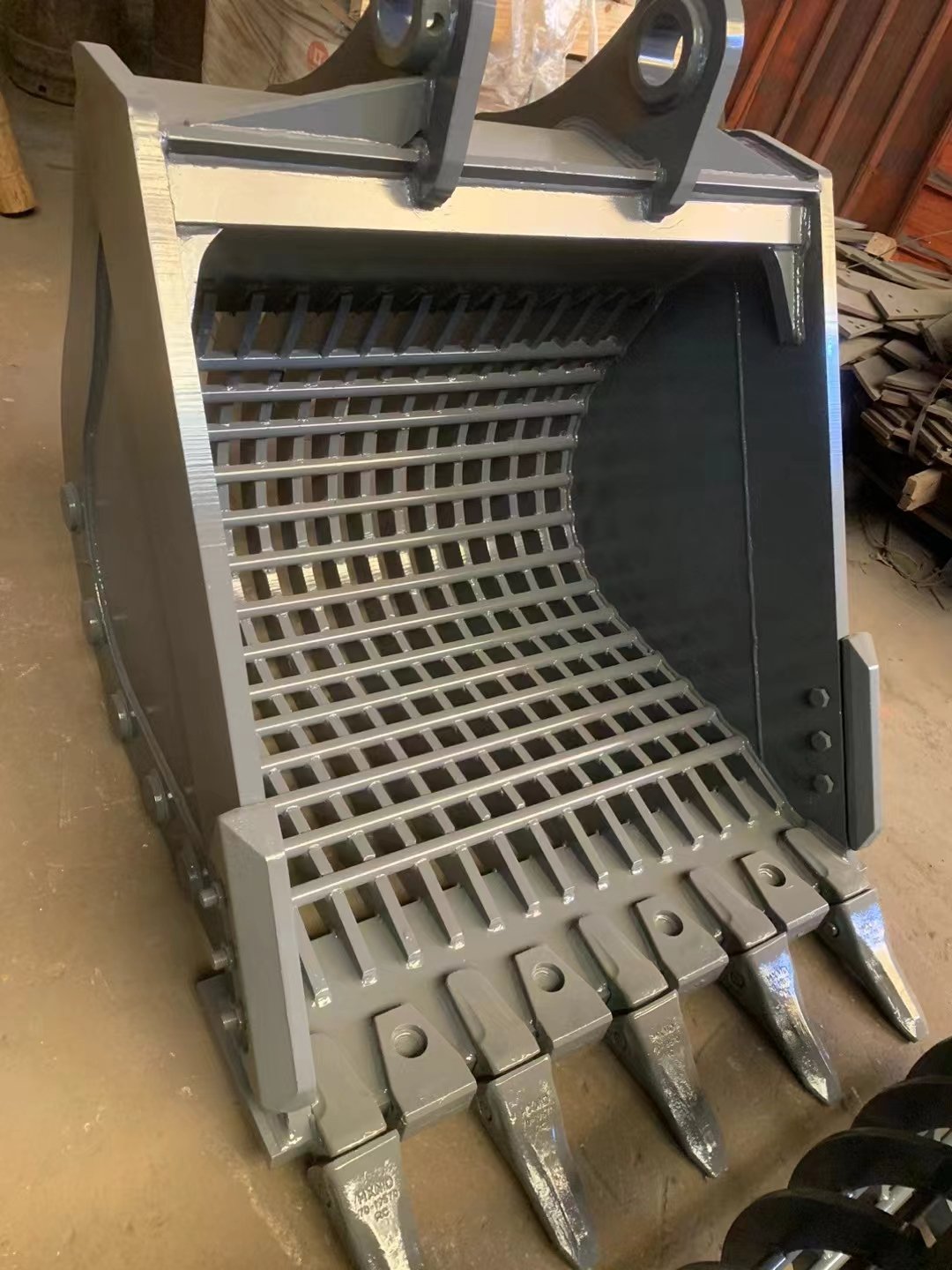 riddle bucket, shaker bucket